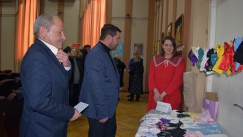 სამტრედიის მუნიციპალიტეტის მერმა ხელოვნების დარგში მოღვაწე წალბატონები დაასაჩუქრა