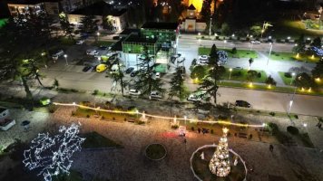 საახალწლოდ მორთული ულამაზესი სამტრედია