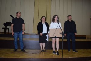 სამტრედიაში წარჩინებულ მოსწავლეებს პორტაბელური კომპიუტერები გადაეცათ