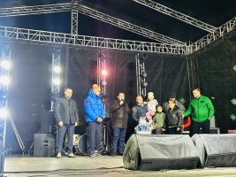 კახი კალაძის ტრადიციული საჩუქარი სამტრედიელ მრავალშვილიან ოჯახებს