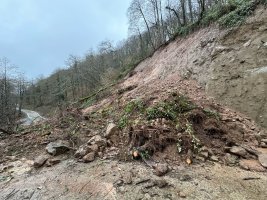 სამტრედიაში შესაბამისი ტექნიკის გამოყენებით მეწყერისაგან დაზიანებული ადგილების  გასუფთავების სამუშაოები მიმდინარეობს