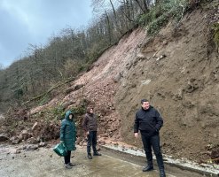 სამტრედიაში შესაბამისი ტექნიკის გამოყენებით მეწყერისაგან დაზიანებული ადგილების  გასუფთავების სამუშაოები მიმდინარეობს