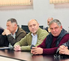 სამუშაო თათბირი მერიის სტრუქტურული ერთეულების ხელმძღვანელებთან და ადმინისტრაციულ ერთეულებში მერის წარმომადგენლებთან