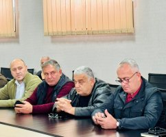 სამუშაო თათბირი მერიის სტრუქტურული ერთეულების ხელმძღვანელებთან და ადმინისტრაციულ ერთეულებში მერის წარმომადგენლებთან