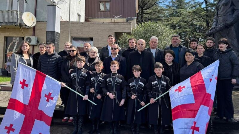 მუნიციპალიტეტის წარმომადგენლებმა 9 აპრილის მემორიალი შეამკეს