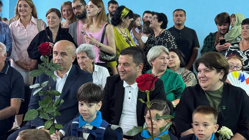 დავით ბახტაძემ საჯარო სკოლების მოსწავლეებსა და პედაგოგებს ახალი სასწავლო წლის დაწყება მიულოცა