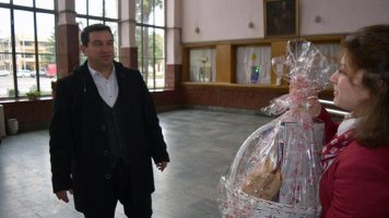 სამტრედიის მუნიციპალიტეტის მერმა შობა-ახალი წელი მიულოცა სხვადასხვა უწყების თანამშრომლებს