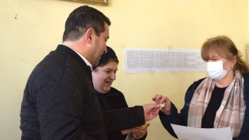 სამტრედიელ პედაგოგს ლია მაღულარიას საქართველოს დამსახურებული პედაგოგის ტიტული მიენიჭა