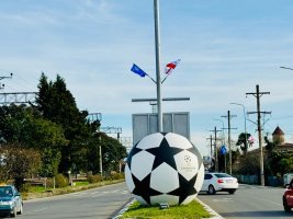 სამტრედიაში ევროკავშირის წევრობის კანდიდატის სტატუსის აღსანიშნად, საქართველოსა და ევროკავშირის დროშები გამოიფინა