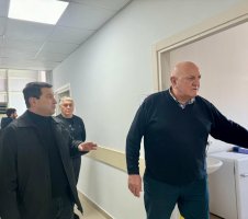 სამტრედიის მერმა შობა–ახალი წელი სტრატეგიული დანიშნულების ობიექტებში, 24 საათიან რეჟიმში მომუშავე პერსონალს მიულოცა