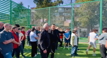 რუსთაველის ქუჩაზე თანამედროვე  სტანდარტების შესაბამისი სპორტული მოედანი მოეწყო