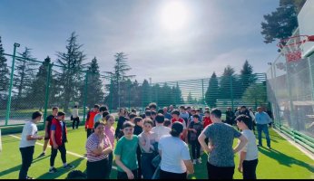 რუსთაველის ქუჩაზე თანამედროვე  სტანდარტების შესაბამისი სპორტული მოედანი მოეწყო