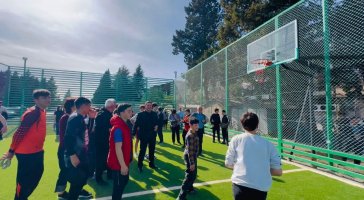 რუსთაველის ქუჩაზე თანამედროვე  სტანდარტების შესაბამისი სპორტული მოედანი მოეწყო