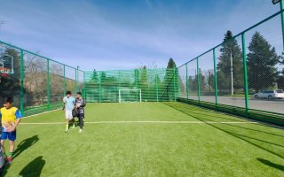 რუსთაველის ქუჩაზე თანამედროვე  სტანდარტების შესაბამისი სპორტული მოედანი მოეწყო