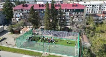 რუსთაველის ქუჩაზე თანამედროვე  სტანდარტების შესაბამისი სპორტული მოედანი მოეწყო