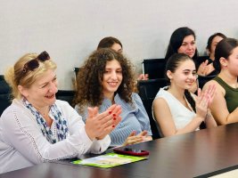 პირველად სამტრედიაში, მუნიციალიტის მერის, დავით ბახტაძის ინიციატივით საჯარო სკოლებს შორის, მყარი ნარჩენების გადამუშავების თემატიკაზე კონკურსი გაიმართა