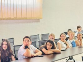 პირველად სამტრედიაში, მუნიციალიტის მერის, დავით ბახტაძის ინიციატივით საჯარო სკოლებს შორის, მყარი ნარჩენების გადამუშავების თემატიკაზე კონკურსი გაიმართა