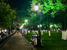 რეაბილიტირებული ,,მომავლის პარკი''  ღამით