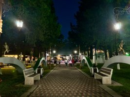 რეაბილიტირებული ,,მომავლის პარკი''  ღამით