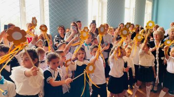 სამტრედიის მერმა ბავშვებსა და პედაგოგებს ახალი სასწავლო წლის დაწყება  მიულოცა