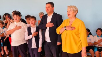 სამტრედიის მერმა ბავშვებსა და პედაგოგებს ახალი სასწავლო წლის დაწყება  მიულოცა