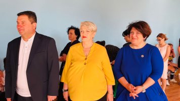 სამტრედიის მერმა ბავშვებსა და პედაგოგებს ახალი სასწავლო წლის დაწყება  მიულოცა