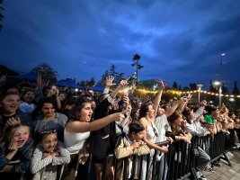 სამტრედიაში ახალი სასწავლო წლის დაწყებასთან დაკავშირებით, ჯგუფ „ურსას” კონცერტი გაიმართა