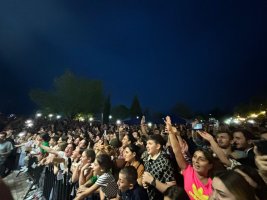 სამტრედიაში ახალი სასწავლო წლის დაწყებასთან დაკავშირებით, ჯგუფ „ურსას” კონცერტი გაიმართა