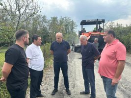 სოფელ დიდ ჯიხაიშში 26- ე ქუჩა და აღნიშნული ქუჩის ჩიხები იგება