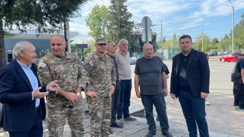 სამტრედიაში, სოხუმის დაცემის დღესთან დაკავშირებით, გმირთა მემორიალი გვირგვინით შეამკეს