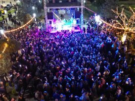 სამტრედიის  მთავარი ნაძვის ხე  საზეიმოდ აინთო