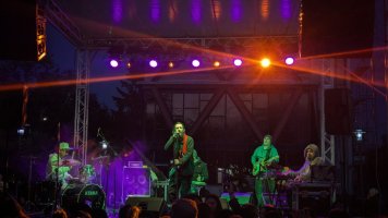 სამტრედიის  მთავარი ნაძვის ხე  საზეიმოდ აინთო