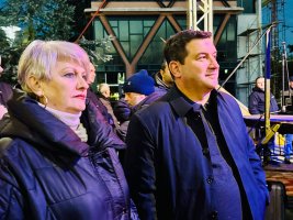 სამტრედიის  მთავარი ნაძვის ხე  საზეიმოდ აინთო