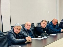 მერმა,  სამსახურის უფროსებთან მიმდინარე, დაგეგმილ და დასრულებულ პროექტებზე ისაუბრა