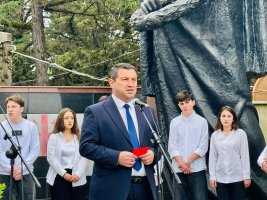 სამტრედიაში 9 აპრილს გმირთა ხსოვნის პატივსაცემად მემორიალი ტიტებით შეიმკო