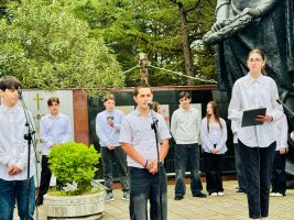 სამტრედიაში 9 აპრილს გმირთა ხსოვნის პატივსაცემად მემორიალი ტიტებით შეიმკო