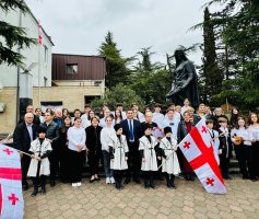 სამტრედიაში 9 აპრილს გმირთა ხსოვნის პატივსაცემად მემორიალი ტიტებით შეიმკო