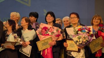 სამტრედიაში ღვაწლმოსილი მასწავლებლები დააჯილდოვეს