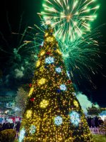 სამტრედიაში საზეიმოდ აინთო ქალაქის მთავარი საახალწლო ნაძვის ხე