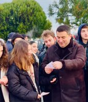 სამტრედიაში საზეიმოდ აინთო ქალაქის მთავარი საახალწლო ნაძვის ხე