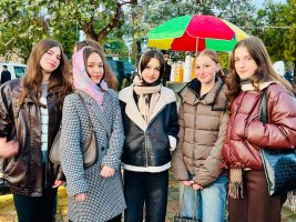 სამტრედიაში საზეიმოდ აინთო ქალაქის მთავარი საახალწლო ნაძვის ხე