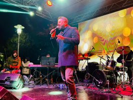 სამტრედიაში საზეიმოდ აინთო ქალაქის მთავარი საახალწლო ნაძვის ხე