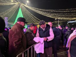 კახა კალაძე სამტრედიაში სოციალურად დაუცველ ოჯახებს საცხოვრებელი სახლები გადასცა