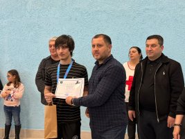 სამტრედიაში საჯარო და კერძო სკოლებს შორის ცურვის შეჯიბრი გაიმართა