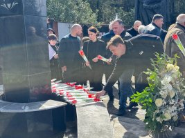 მუნიციპალიტეტის წარმომადგენლებმა 9 აპრილის მემორიალი შეამკეს