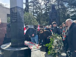 მუნიციპალიტეტის წარმომადგენლებმა 9 აპრილის მემორიალი შეამკეს