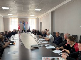დავით ბახტაძემ მუნიციპალიტეტში დაგეგმილი პროექტების განხორციელების საკითხები განიხილა