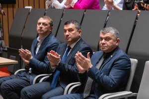 დავით ბახტაძე და მერის ახალგაზრდა მრჩევლები „გაეროს მოდელირების“ გახსნას დაესწრნენ