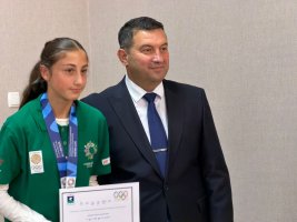 დავით ბახტაძემ ოლიმპიური ფესტივალის წარმატებული მონაწილეები და მათი მწვრთნელები დააჯილდოვა