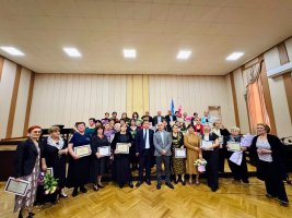 სამტრედიაში ღვაწლმოსილი პედაგოგები დააჯილდოვეს